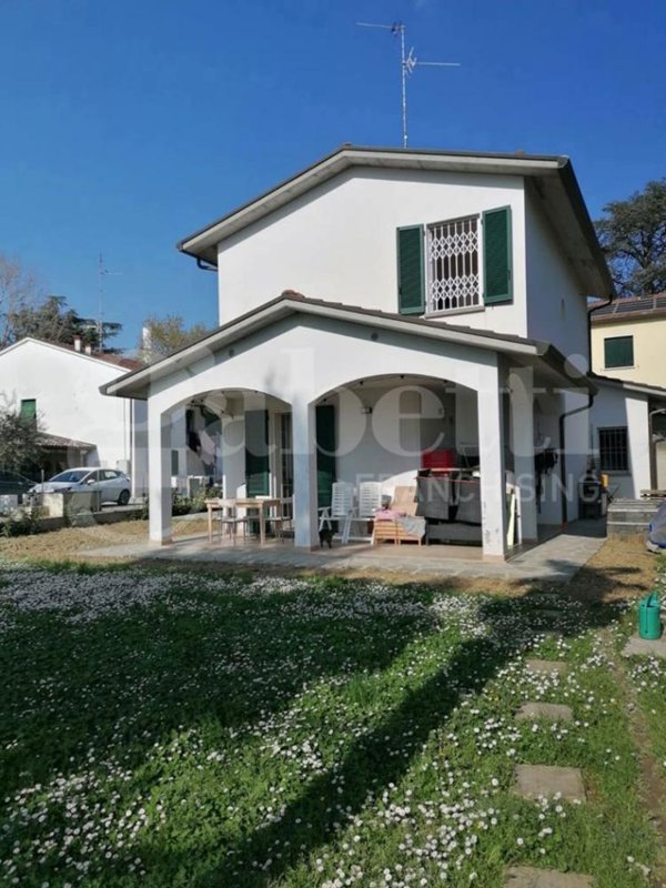 casa indipendente in vendita a Faenza