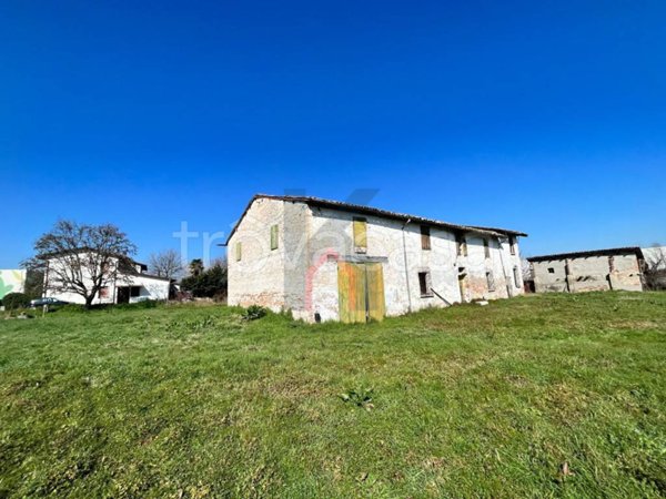 casa indipendente in vendita a Faenza