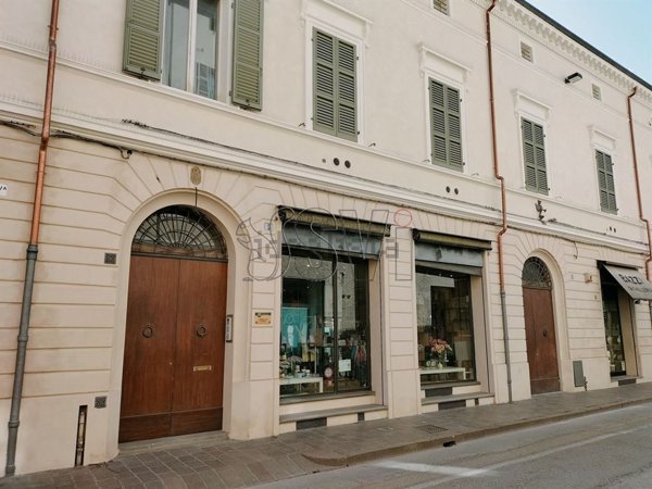 locale commerciale in vendita a Faenza