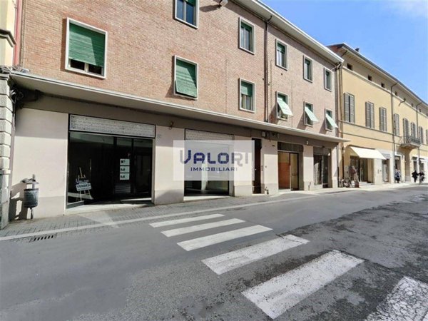 locale commerciale in vendita a Faenza in zona Centro Storico
