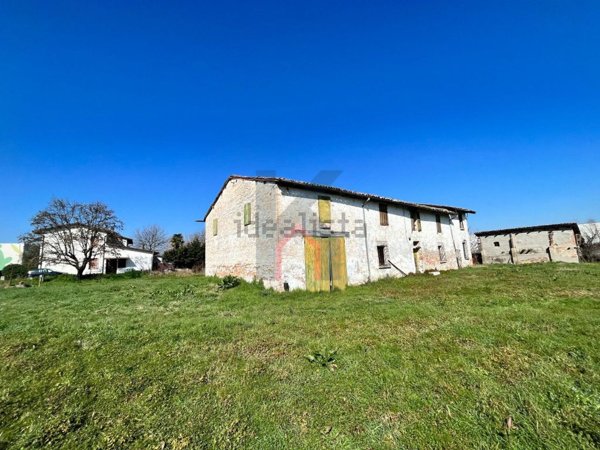 casa indipendente in vendita a Faenza