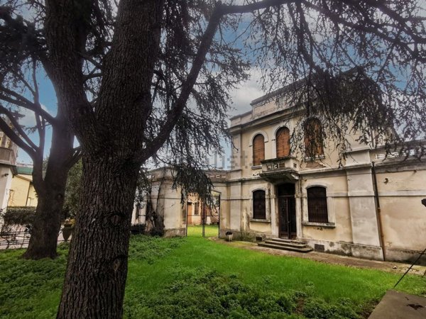 casa indipendente in vendita a Faenza in zona Centro Storico