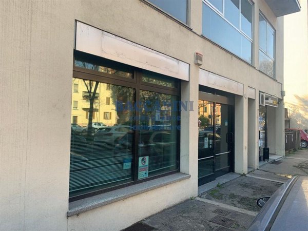 locale commerciale in vendita a Faenza