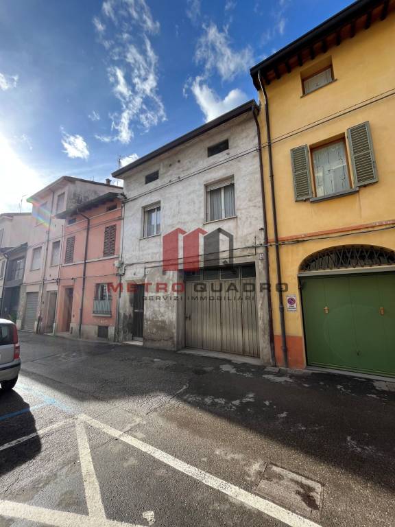 casa indipendente in vendita a Faenza in zona Centro Storico