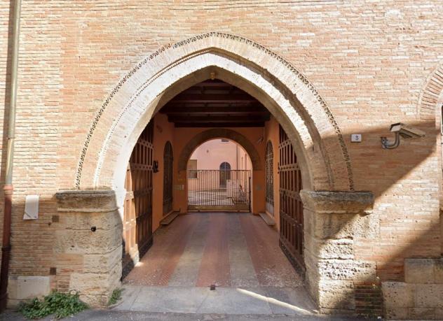 ufficio in vendita a Faenza in zona Centro Storico