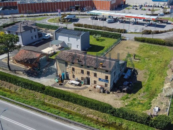 casa indipendente in vendita a Faenza