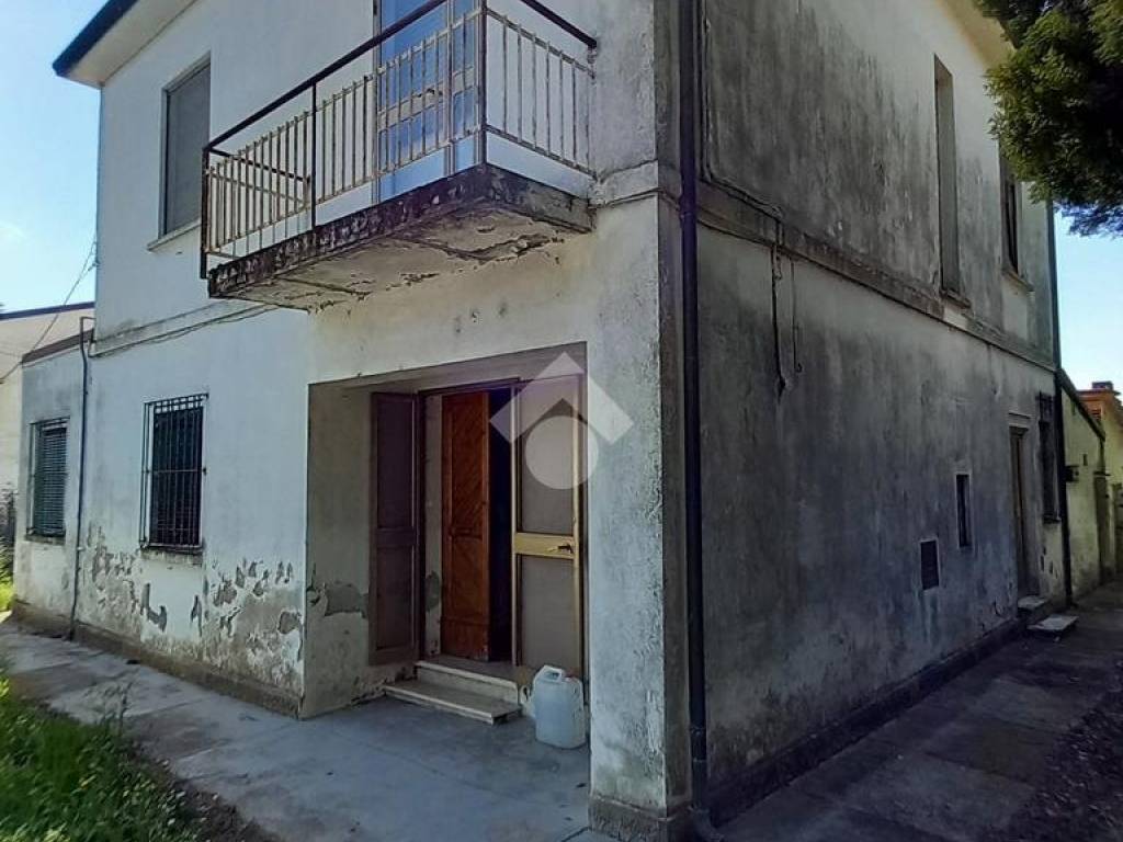 casa indipendente in vendita a Faenza