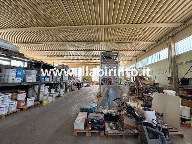 locale commerciale in vendita a Faenza