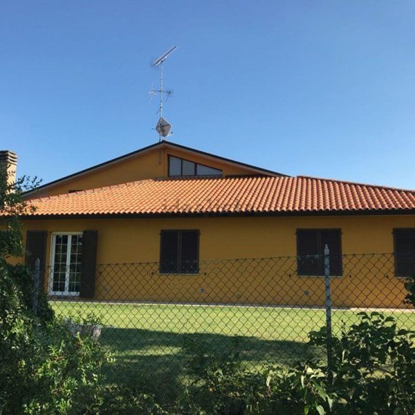 casa indipendente in vendita a Faenza in zona Santa Lucia
