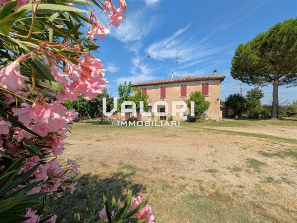 casa indipendente in vendita a Faenza in zona Centro Storico
