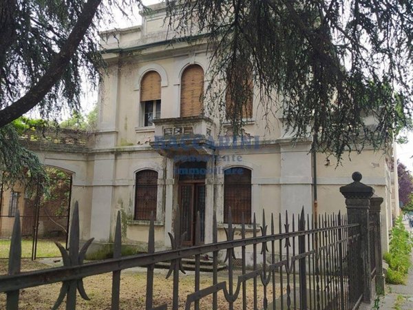 casa indipendente in vendita a Faenza