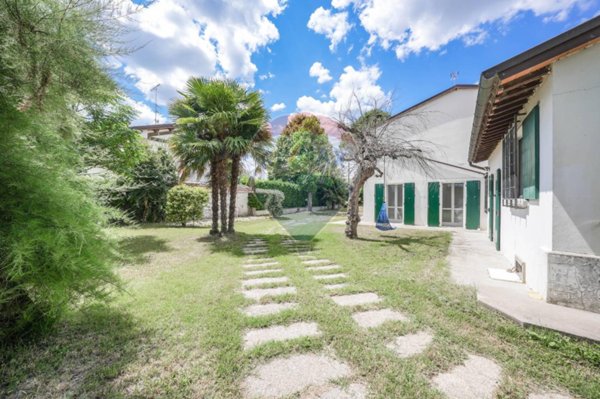 casa indipendente in vendita a Faenza