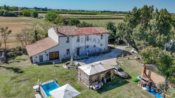 casa indipendente in vendita a Faenza in zona Cosina