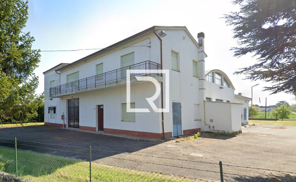 capannone in vendita a Faenza in zona Santa Lucia