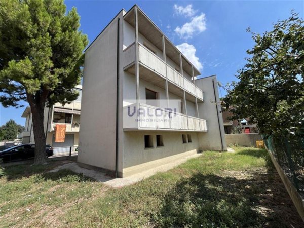casa indipendente in vendita a Faenza in zona Centro Storico