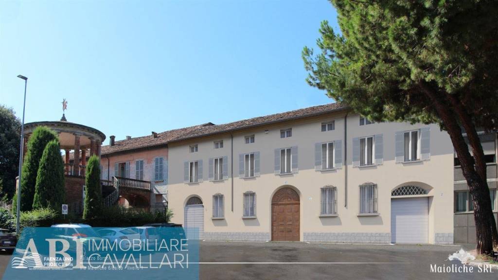 appartamento in vendita a Faenza in zona Centro Storico