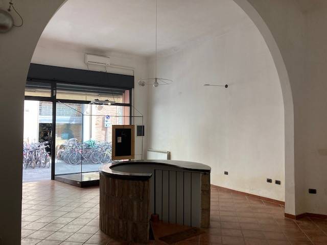 negozio in vendita a Faenza in zona Centro Storico