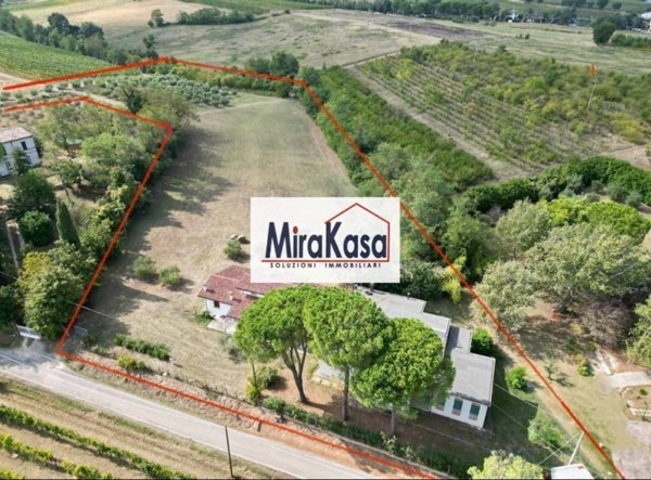 casa indipendente in vendita a Faenza in zona Santa Lucia