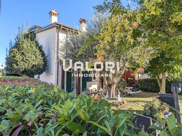 casa indipendente in vendita a Faenza in zona Centro Storico