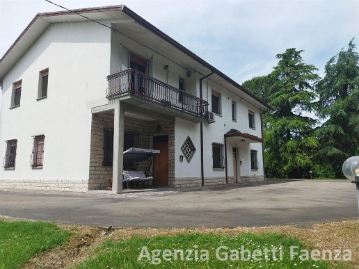 casa indipendente in vendita a Faenza