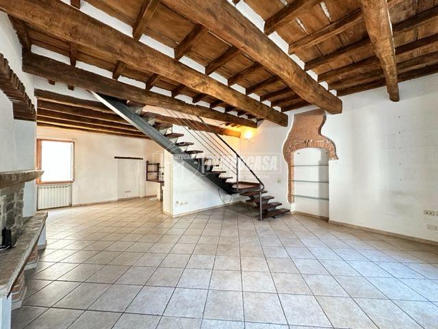 casa indipendente in vendita a Faenza in zona Centro Storico