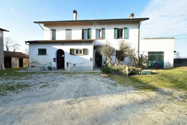 casa indipendente in vendita a Faenza in zona Cosina