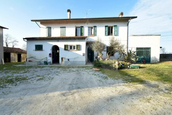 casa indipendente in vendita a Faenza in zona Cosina