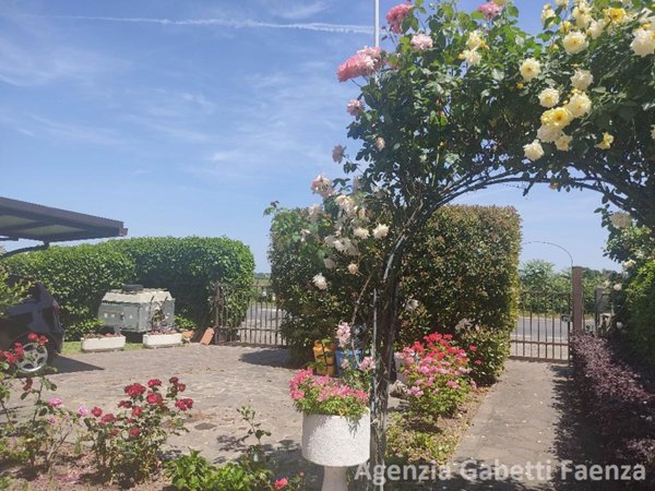 casa indipendente in vendita a Faenza