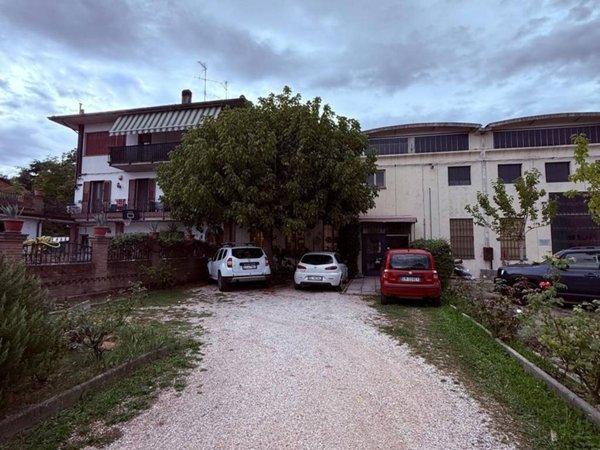 negozio in vendita a Faenza