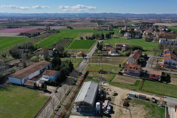 negozio in vendita a Faenza in zona Reda