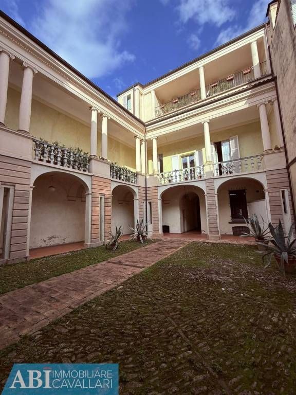 casa indipendente in vendita a Faenza in zona Centro Storico