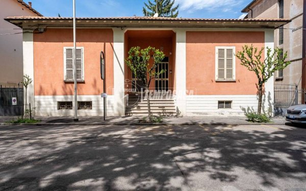 casa indipendente in vendita a Faenza in zona Centro Storico