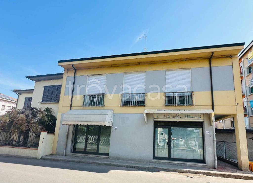 negozio in vendita a Faenza
