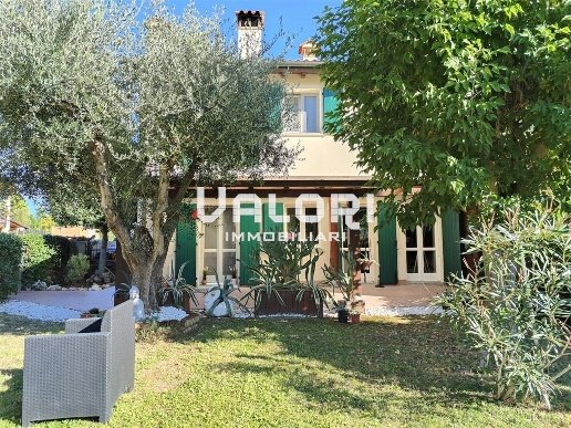 casa indipendente in vendita a Faenza in zona Santa Lucia