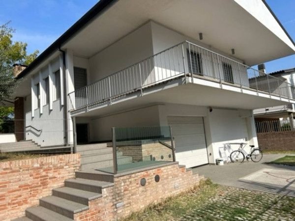 casa indipendente in vendita a Faenza in zona Centro Storico