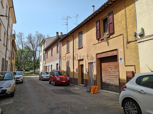 casa indipendente in vendita a Faenza in zona Centro Storico