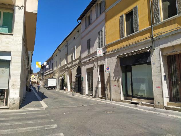 negozio in vendita a Faenza in zona Centro Storico