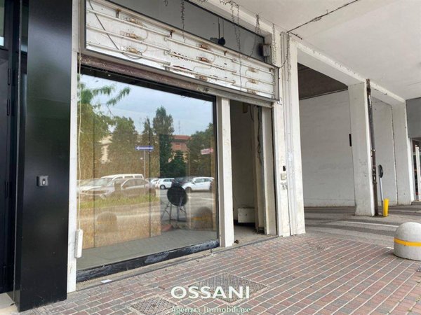 negozio in vendita a Faenza in zona Centro Storico