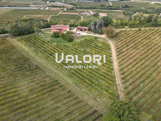 casa indipendente in vendita a Faenza in zona Santa Lucia