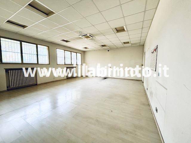 locale commerciale in vendita a Faenza