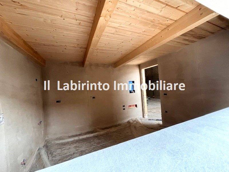 locale commerciale in vendita a Faenza