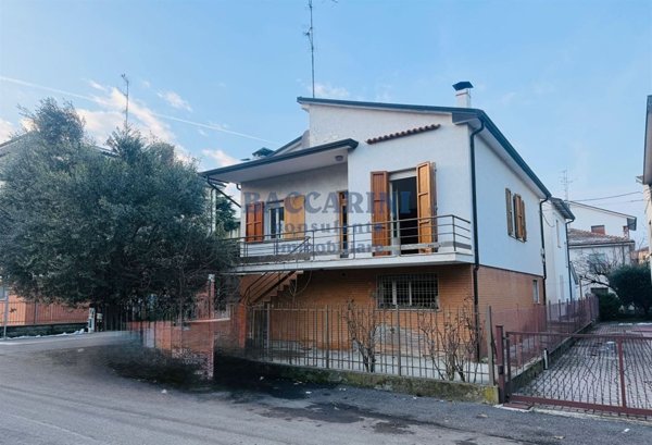 casa indipendente in vendita a Faenza