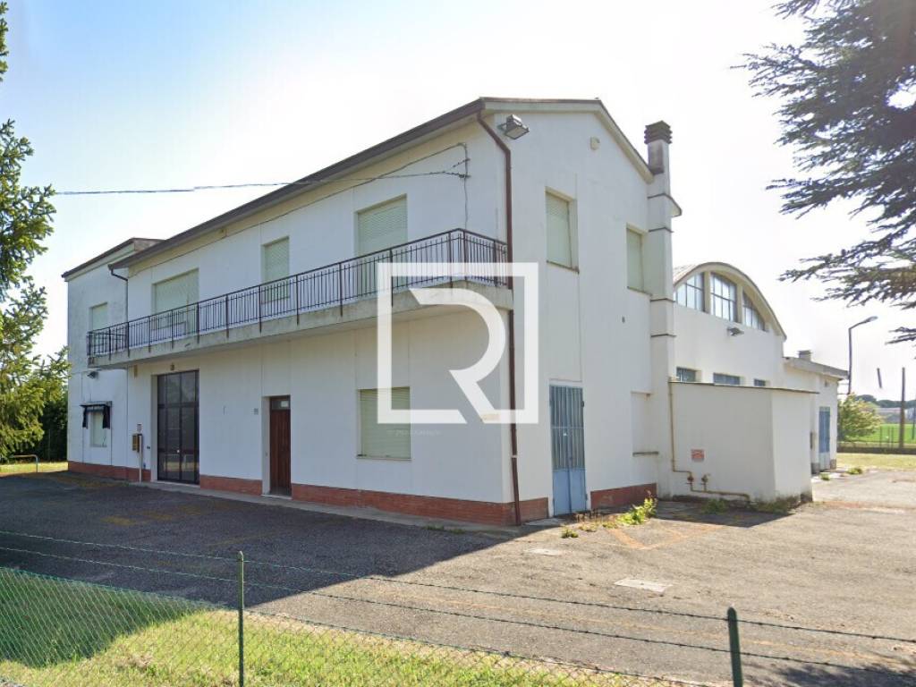 locale commerciale in vendita a Faenza in zona Santa Lucia