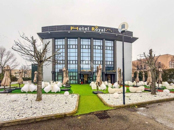 negozio in vendita a Faenza