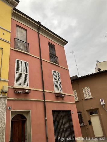 casa indipendente in vendita a Faenza