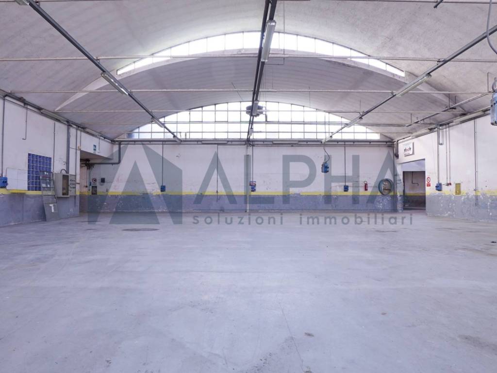 locale commerciale in vendita a Faenza