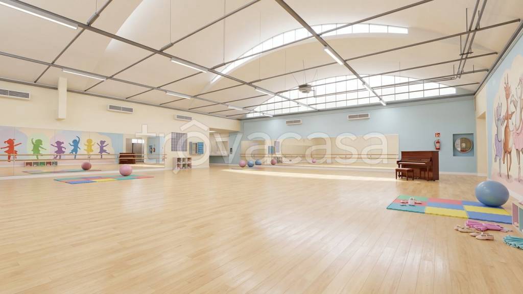 locale commerciale in vendita a Faenza