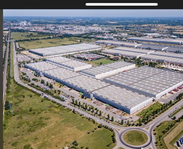 locale commerciale in vendita a Faenza