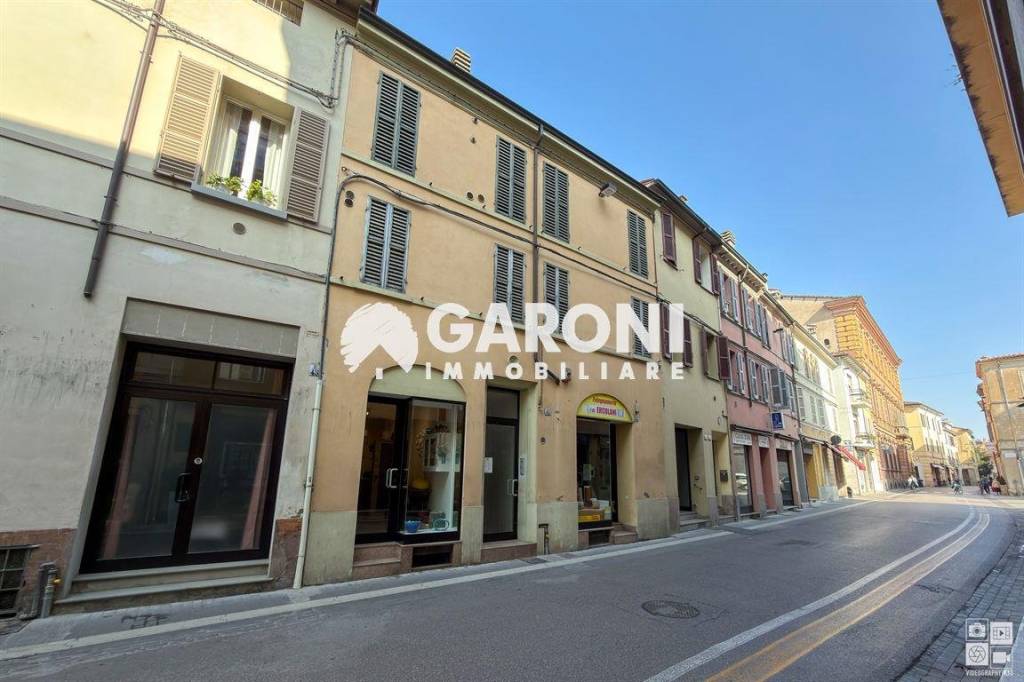 negozio in vendita a Faenza in zona Centro Storico