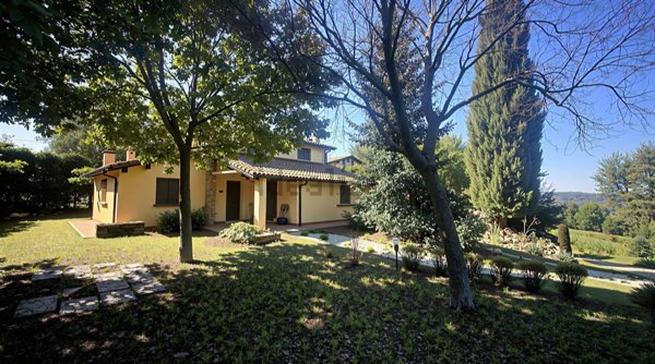 casa indipendente in vendita a Faenza in zona Centro Storico